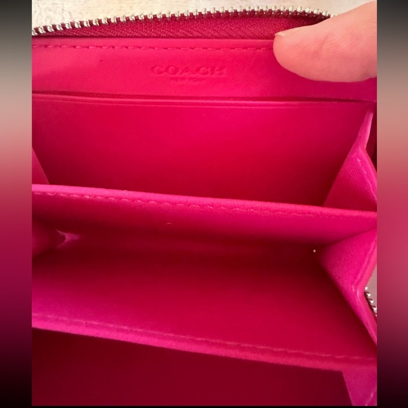 Coach Essential Small Zip Around Card Case with Pillow Quilting Dragonfruit Pink - Picture 8 of 12